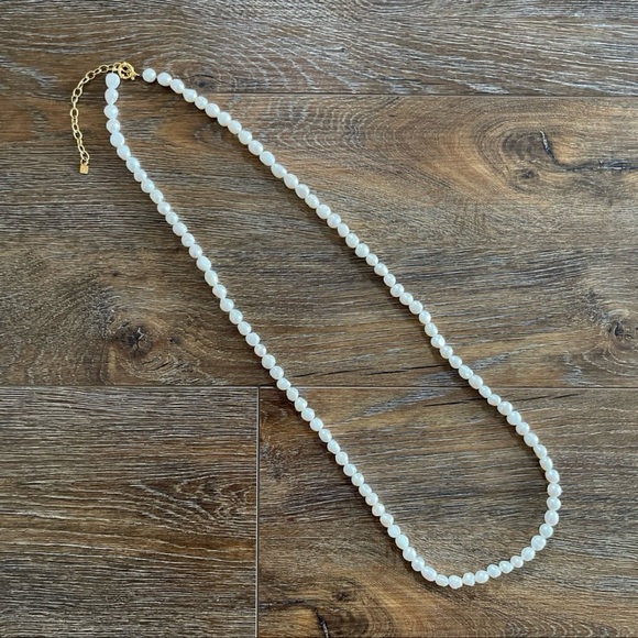 SC Collection Pearl Necklace - Picture 2 of 6